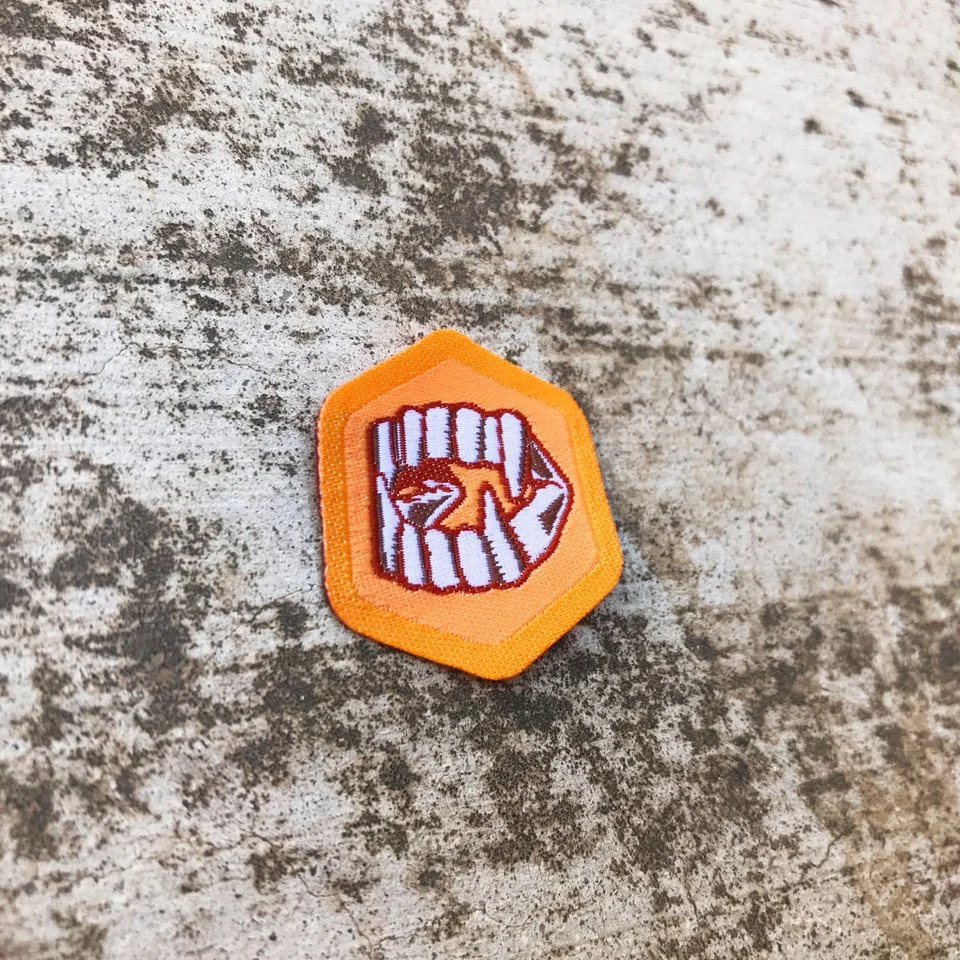 badge_plastic_fangs_1__96572.jpg